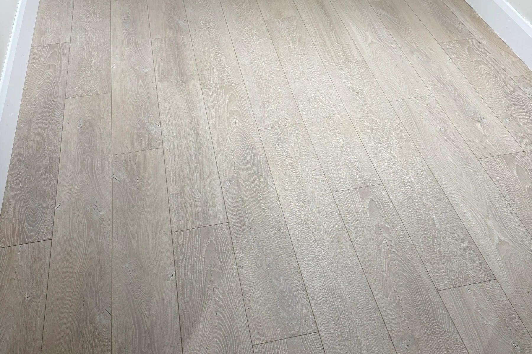 Pearl Oak 12mm Straight Laminate